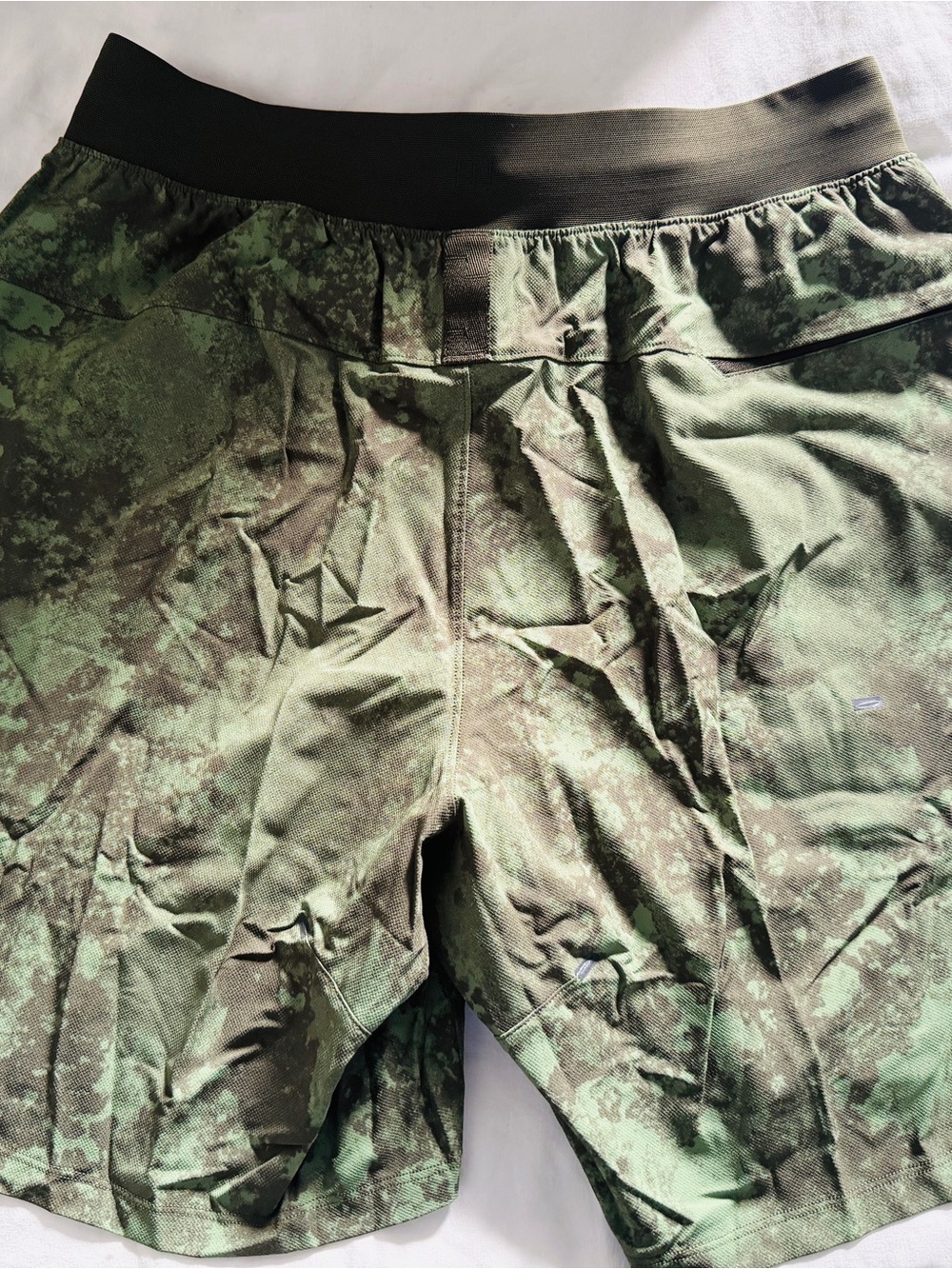 lululemon athletica Men's Green Camo Training Shorts - Picture 2 of 3